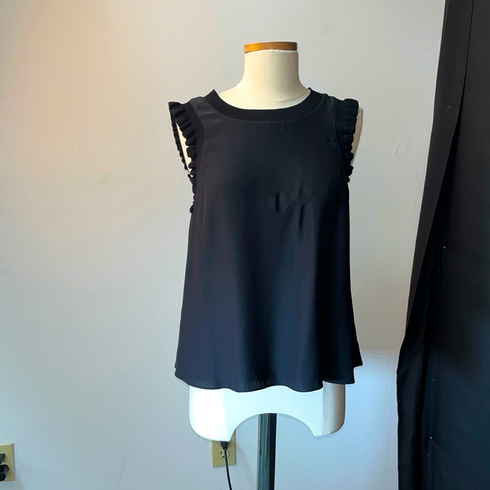 CINQ A SEPT (5 A 7) SILK TOP.